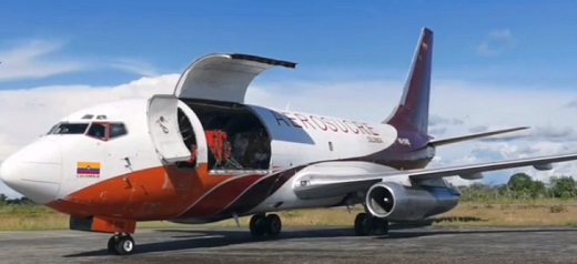 Un Boeing 737-200 ‘el cursi’ de Aerosucre despegó y aterrizó en Mitú, con la puerta de carga abierta