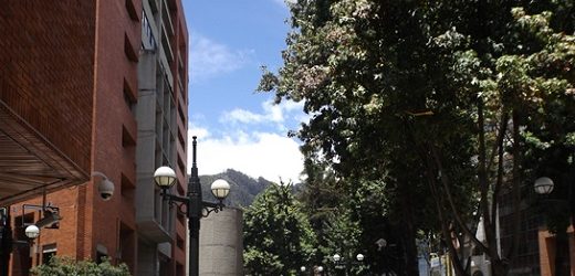 Fitch bajó calificación de los Títulos de Participación Inmobiliaria Oikos Centro de Negocios Andino Piso Nueve