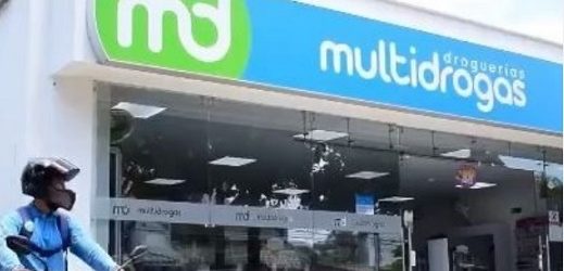 Cruz Verde (de los dueños de Oxxo y Coca-Cola Femsa) pisa adquisición de farmacias Multidrogas en diez ciudades de Colombia