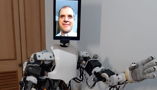 Colombiano Iván Darío Estevez, finalista de premio mundial de robot innovador (un Avatar físico no autónomo)