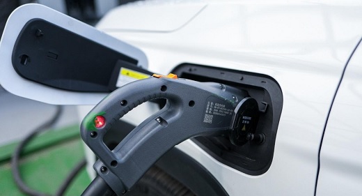 Este proyecto se suma a la meta de Enel X por instalar, a 2024, un total de 5.000 cargadores para vehículos eléctricos en espacios públicos y privados del país. A la fecha, la Compañía ha instalado más de 85 cargadores públicos en Colombia, ubicados en estaciones de recarga o electrolineras, centros comerciales, clubes, supermercados, entre otros, y cerca de 2.500 equipos en hogares y empresas. 