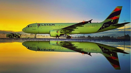 Latam llena “vacío” de Viva: contrató 220 de sus empleados incluyendo pilotos, tripulantes de cabina y técnicos de mantenimiento