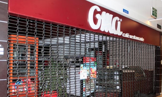 Oma apura cierre de restaurantes en Colombia: bajó la reja en el tercer piso del Centro Comercial Salitre Plaza
