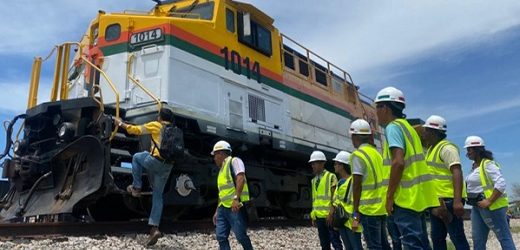 Comunidades bloquean línea férrea de Cerrejón e impiden transporte de carbón desde la mina hasta Puerto Bolívar