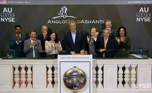 Colombiano Alberto Calderón, CEO de AngloGold Ashanti, tocó la campana en Wall Street para celebrar el aniversario 25º de cotización