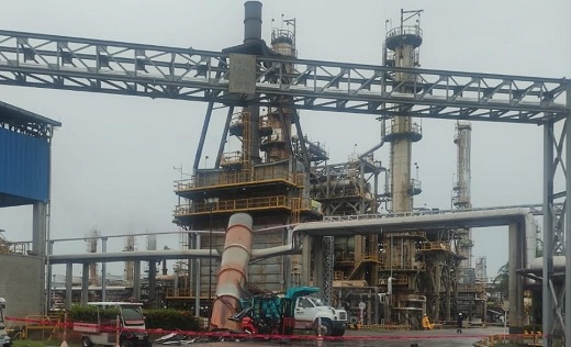 Tormenta eléctrica y vendaval derrumbaron chimenea de la Refinería de Ecopetrol en Barrancabermeja
