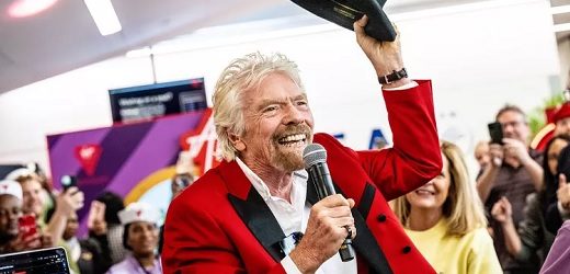 Sir Richard Branson sorprendió a pasajeros de un vuelo con regalo de un viaje en su crucero Resilient Lady por el Caribe (incluye a Cartagena)