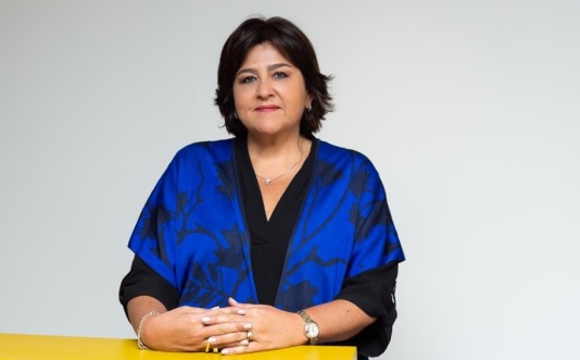 Por primera vez una mujer llega al trono de un gigante empresarial, Aval, y debe liderar una sucesión en el poder de la familia Sarmiento, que empieza a dejar las riendas a terceros: María Lorena Gutiérrez