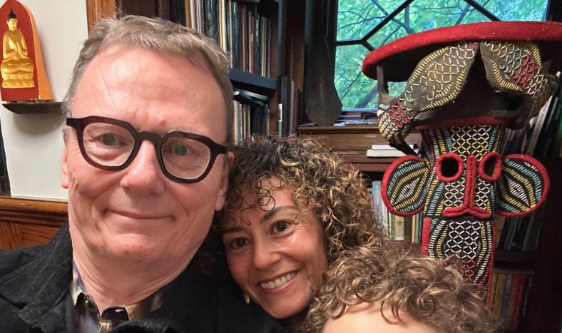 La economista colombiana María Angélica Bautista es la esposa del nuevo Nobel de Economía James Robinson