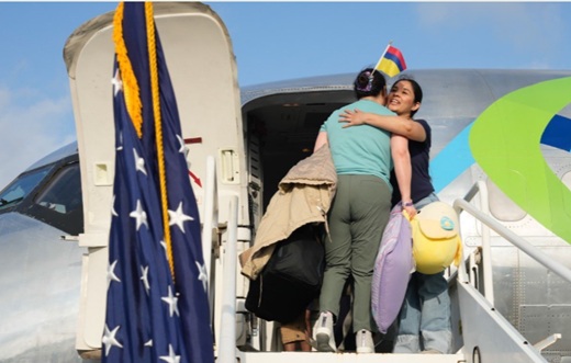 26 colombianos que decidieron “autodeportarse” a cambio de US$1.000, llegaron en vuelo chárter procedentes de Texas, E.U.