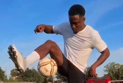 Skechers lanzó sus nuevos guayos SKX 2 Elite que lucen el colombiano Luis Sinisterra (del AFC Bournemouth), el español Isco y el inglés Harry Kane