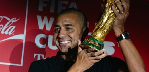 El trofeo original de la Copa Mundial de la Fifa regresó a Bogotá de las manos de David Trezeguet y Coca-Cola